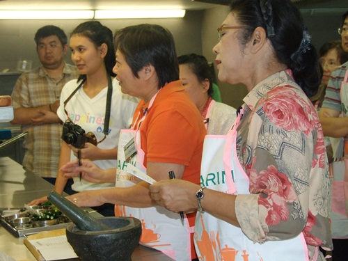 สอนทำอาหารไทยตำรับชาววัง วิทยากรโดย อาจารย์มาโนชญ์ พูลผล