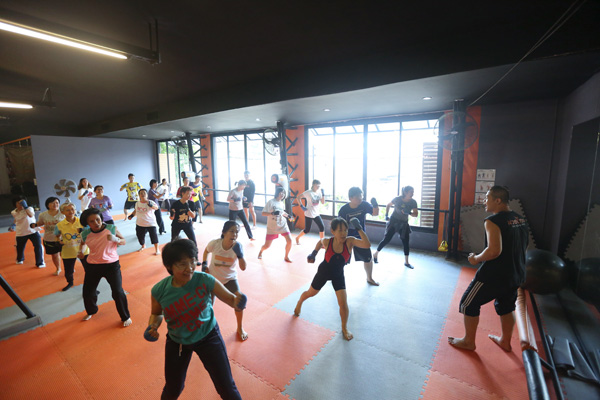 Thai Boxing รอบเช้า (9.00 - 12.00 น.) รอบบ่าย (13.00 - 16.00 น.)